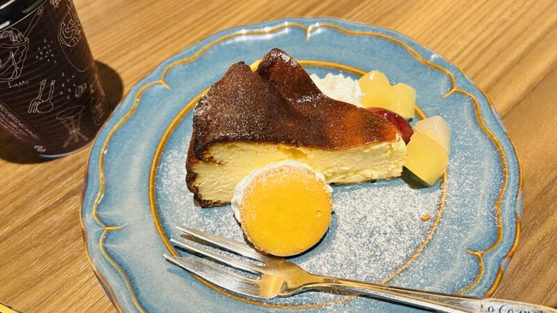 友人と食べた濃厚チーズケーキ