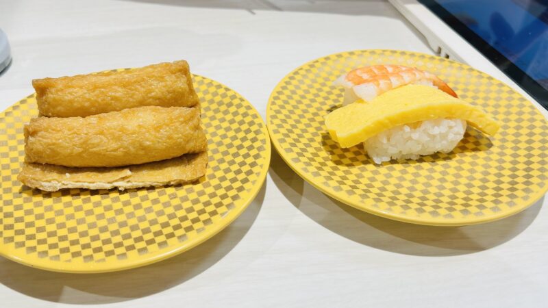 お気に入りのお寿司屋さんでおいなりさんとたまご、えび