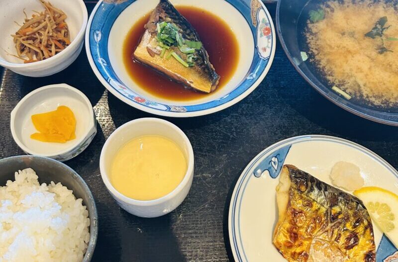 勘八屋でお昼に食べたWサバ定食