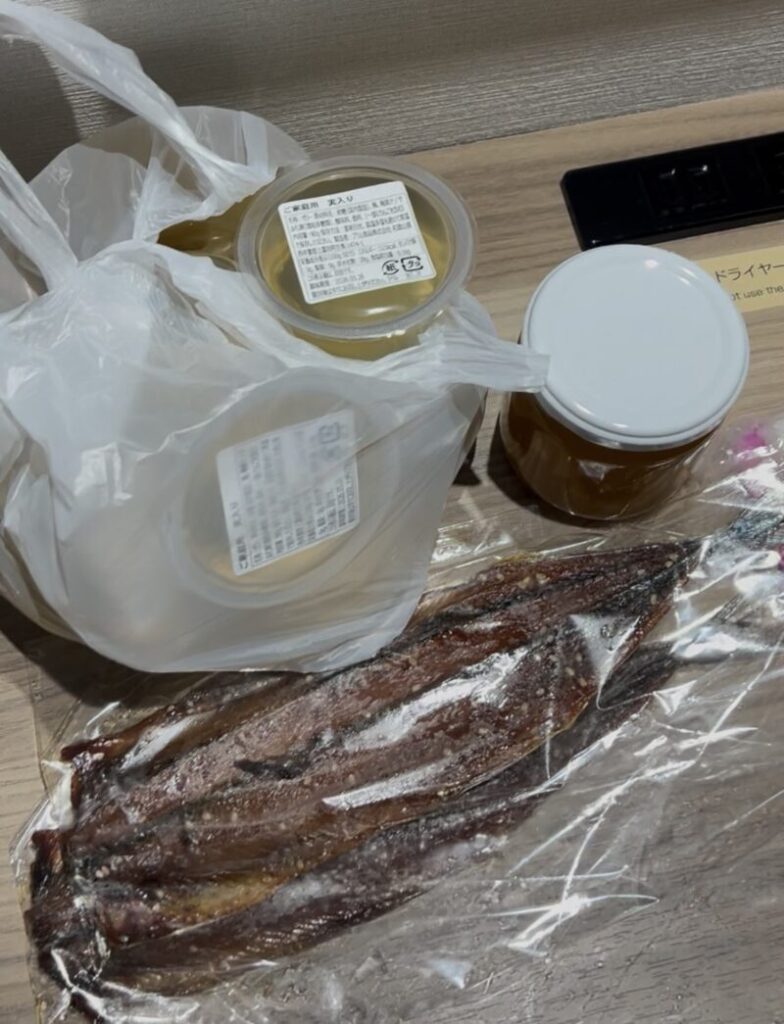 市場で購入した梅ジャム、梅ゼリー、あじのみりん干し