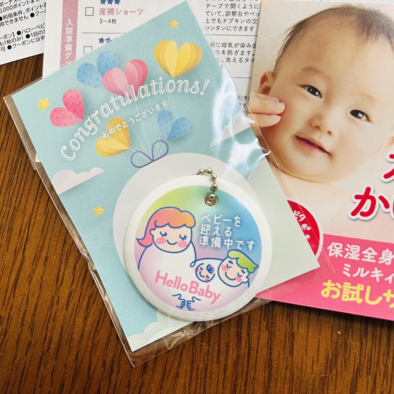 トイザらスで貰えたマタニティマーク、パパも一緒にうつってて可愛い