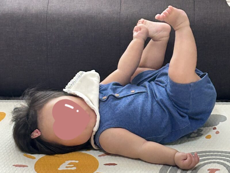 足を見つけたはぴまるちゃん